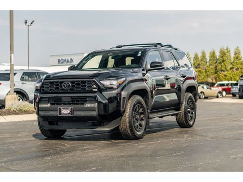 Used 2025 Toyota 4Runner TRD Off-Road image 2