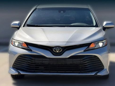 Used 2019 Toyota Camry LE image 4