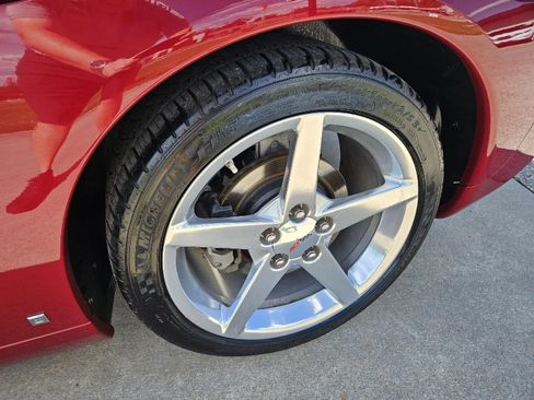 Used 2006 Chevrolet Corvette Coupe w/ Preferred Equipment Group RWD image 9