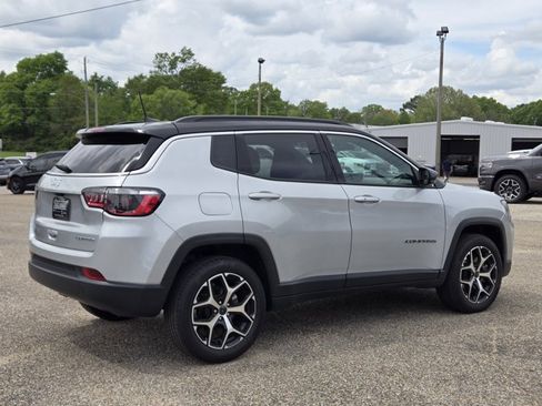 Certified 2025 Jeep Compass Limited AWD/4WD image 13