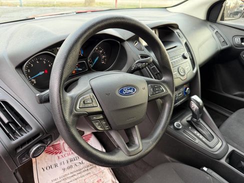 Used 2015 Ford Focus SE image 12
