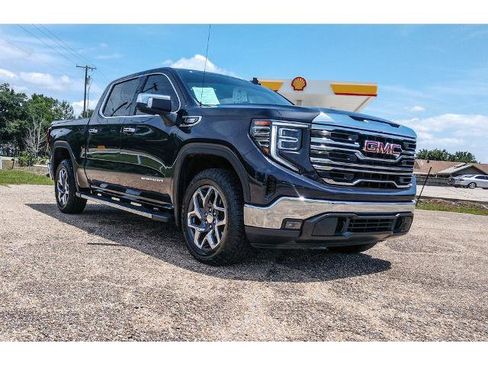 Used 2023 GMC Sierra 1500 SLT w/ SLT Premium Package AWD/4WD image 5