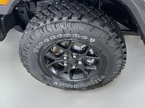 New 2025 Jeep Gladiator Sport image 28