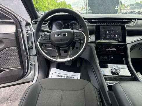 Used 2025 Jeep Grand Cherokee Laredo X w/ Luxury Tech Group I AWD/4WD image 13