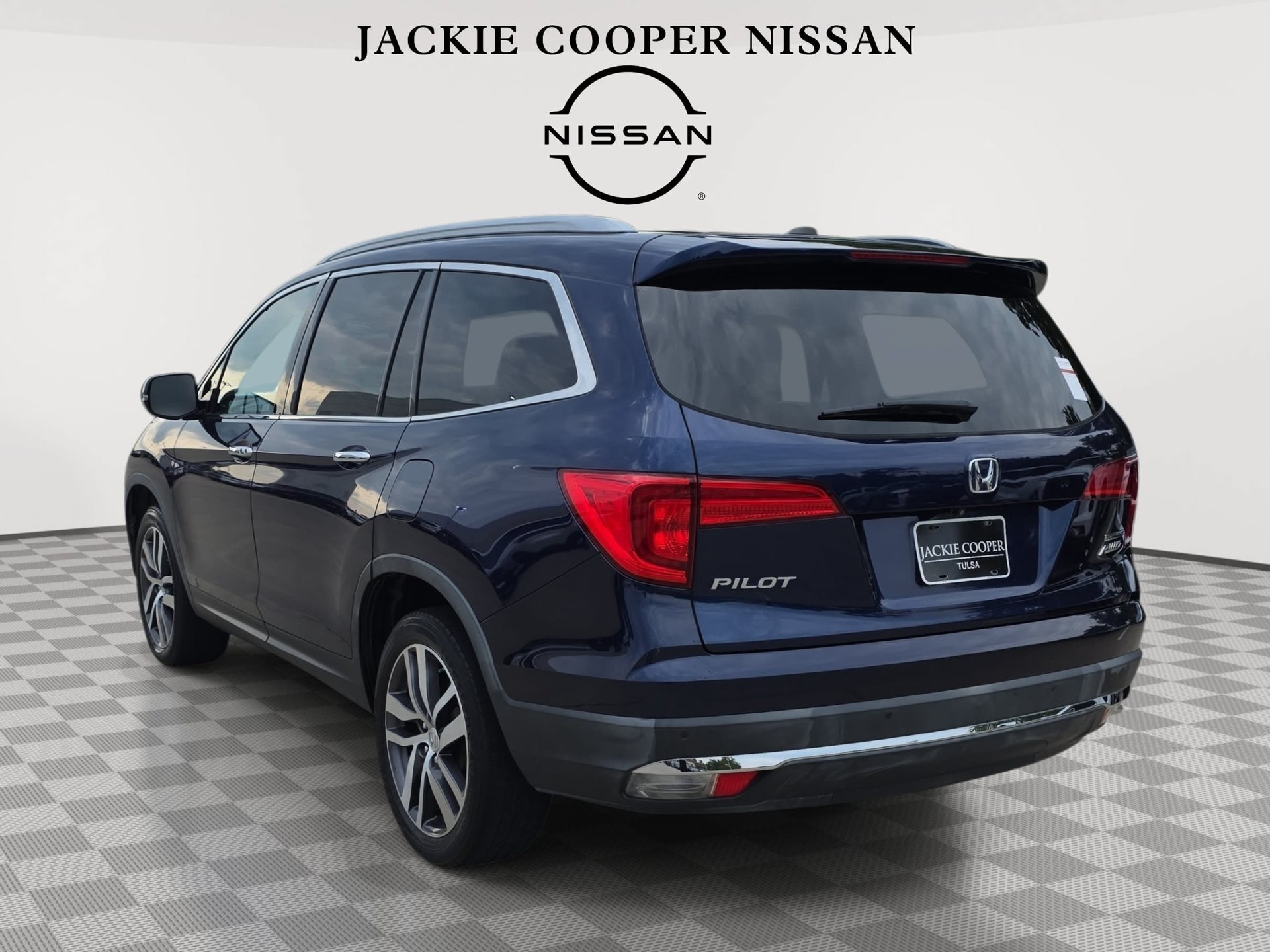 Used 2018 Honda Pilot Touring image 7