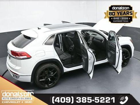 Used 2020 Volkswagen Atlas Cross Sport SEL R-Line image 25