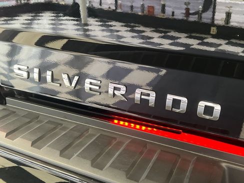 Used 2017 Chevrolet Silverado 1500 LT w/ Rally 2 Edition AWD/4WD image 12