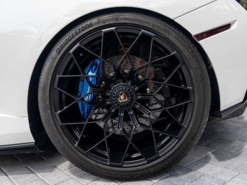 Used 2021 Lamborghini Huracan STO RWD image 13