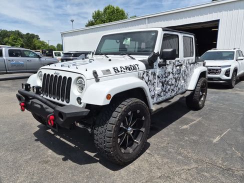 Used 2012 Jeep Wrangler Unlimited Sahara w/ Connectivity Group AWD/4WD image 3