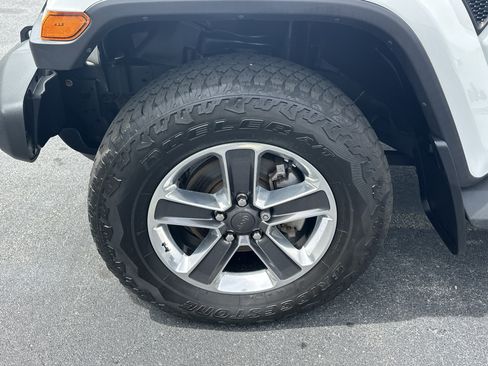 Used 2021 Jeep Wrangler Unlimited Sahara w/ LED Lighting Group AWD/4WD image 13