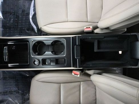 Used 2024 Lincoln Corsair AWD w/ Equipment Group 101A image 38