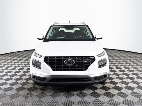 Certified 2025 Hyundai Venue SEL image 2