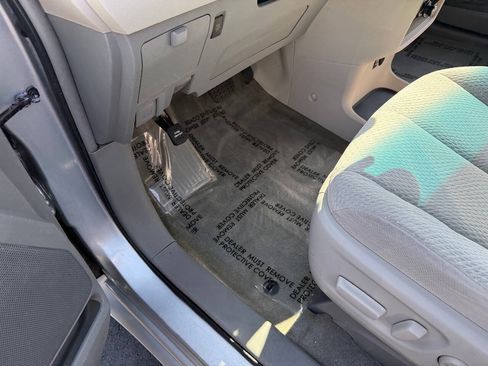 Used 2014 Toyota Sienna LE FWD image 13
