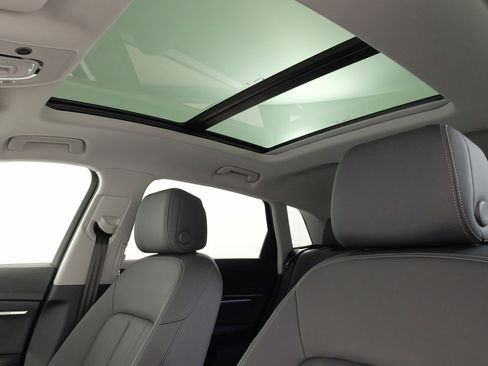 Used 2024 Audi Q8 e-tron Premium Plus w/ Premium Plus Package image 33