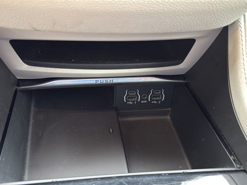 Used 2022 Chrysler Pacifica Limited FWD image 32