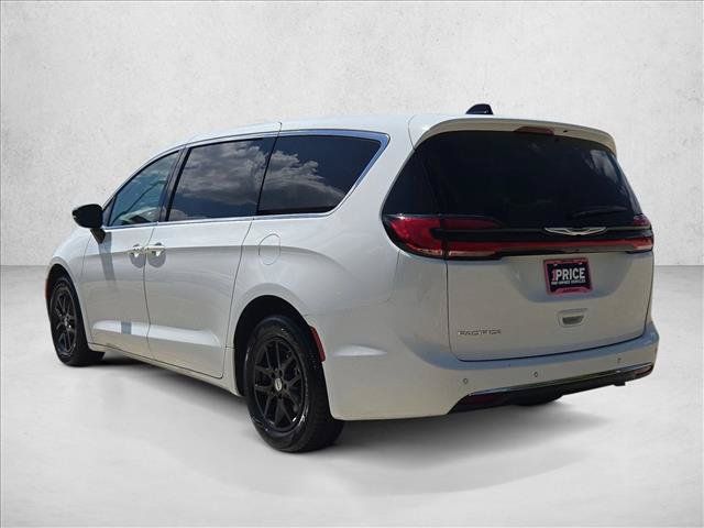 Used 2024 Chrysler Pacifica Touring-L FWD image 8