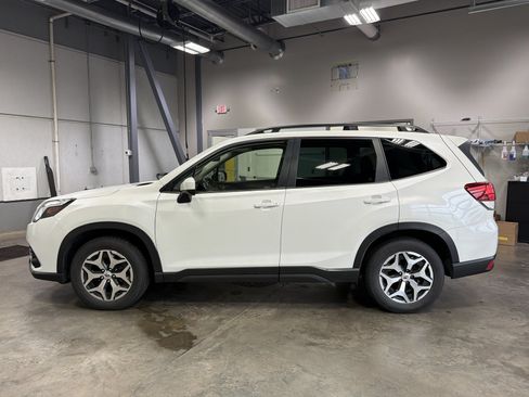 Certified 2023 Subaru Forester Premium AWD/4WD image 4