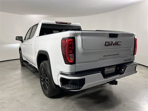 Used 2025 GMC Sierra 1500 Elevation image 32