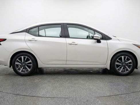 Used 2025 Nissan Versa SV image 11
