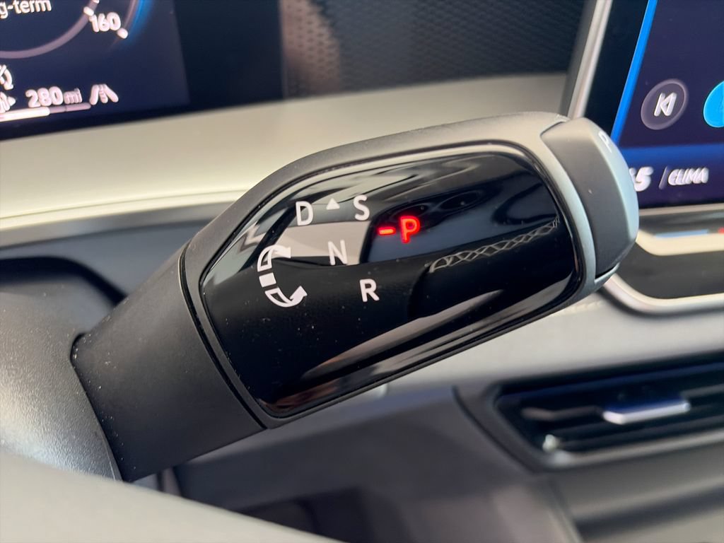 Certified 2025 Volkswagen Tiguan SE AWD/4WD image 29