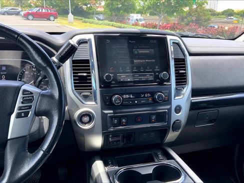 Used 2020 Nissan Titan SV w/ SV Convenience Package RWD image 6