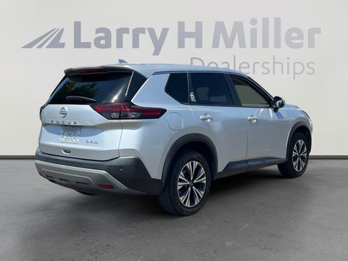 Used 2022 Nissan Rogue SV AWD/4WD image 5