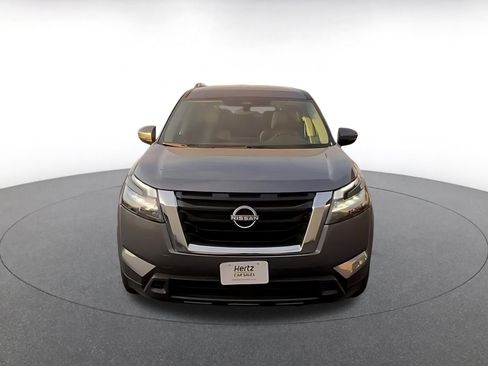 Used 2025 Nissan Pathfinder SV image 4