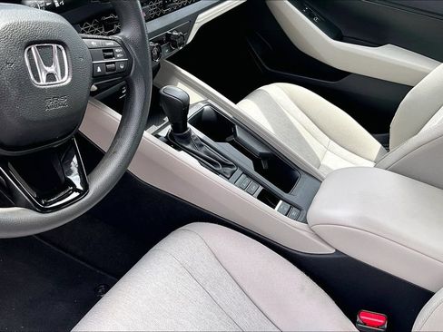 Used 2025 Honda Accord LX image 15