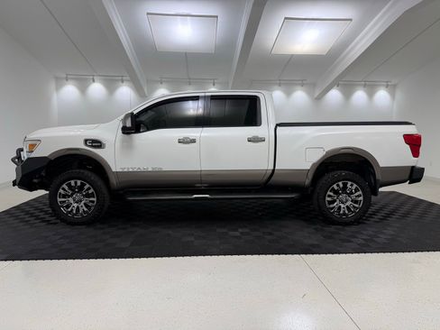 Used 2019 Nissan Titan Platinum Reserve w/ Platinum Utility Package AWD/4WD image 4