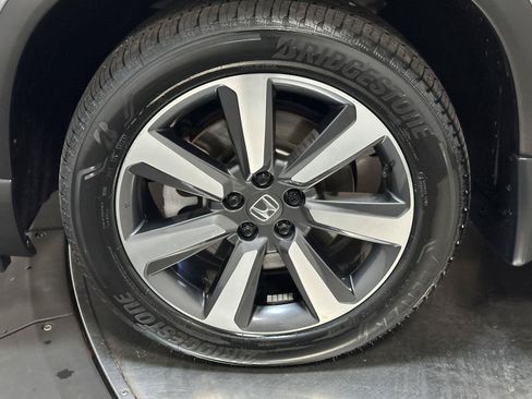 Certified 2024 Honda Pilot Touring image 18