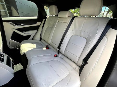 New 2026 Jaguar F-PACE R-Dynamic S image 10