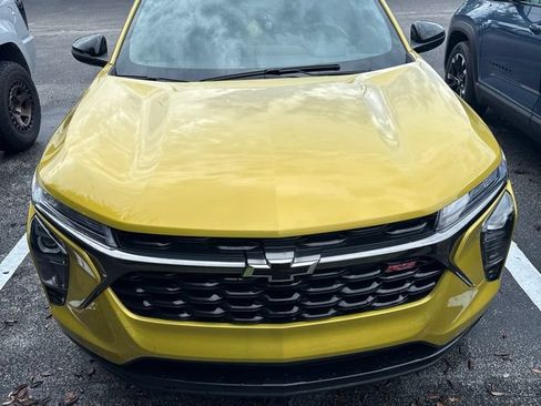 Used 2024 Chevrolet Trax RS w/ Driver Confidence Package FWD image 2