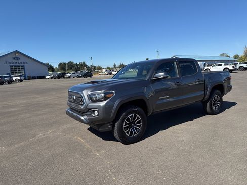 Used 2021 Toyota Tacoma TRD Sport image 9