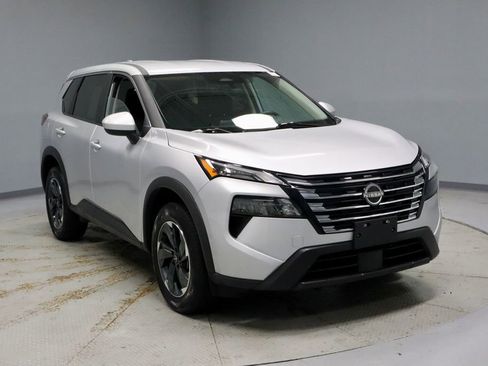 Certified 2025 Nissan Rogue SV image 1