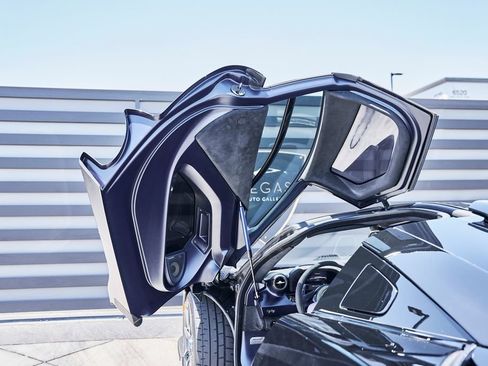 Used 2019 McLaren Senna RWD image 36
