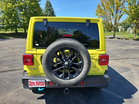 Used 2023 Jeep Wrangler Unlimited Sahara w/ Cold Weather Group AWD/4WD image 5
