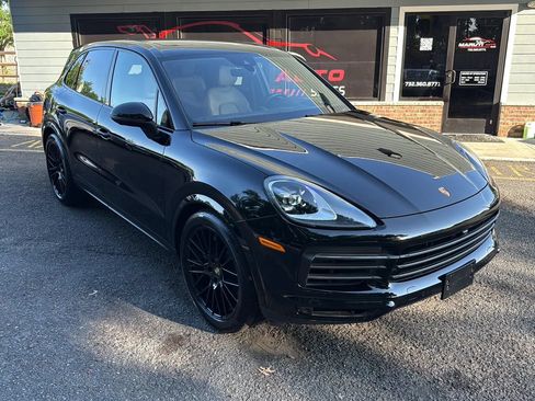 Used 2023 Porsche Cayenne Platinum Edition AWD/4WD image 3