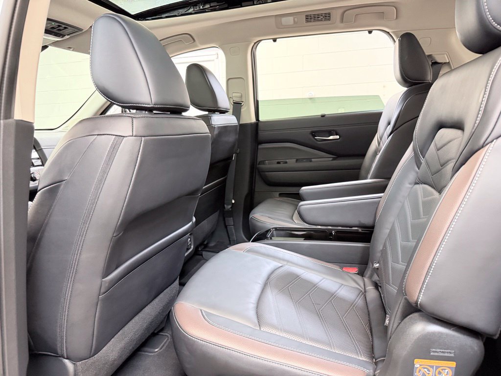 Used 2024 Nissan Pathfinder Platinum AWD/4WD image 22