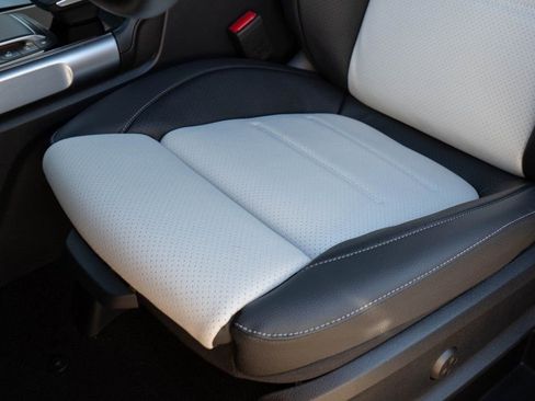 Used 2022 Mercedes-Benz GLB 250 GLB 250 image 17