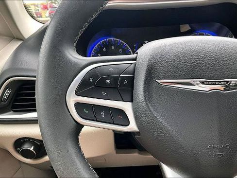 Used 2023 Chrysler Voyager LX FWD image 17