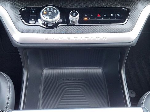 Used 2025 Ford Expedition Platinum w/ Stealth Appearance Package image 19