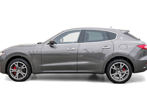 Used 2017 Maserati Levante w/ Luxury Package image 11