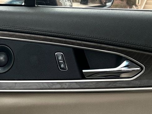 Used 2019 Lincoln Nautilus Reserve image 37