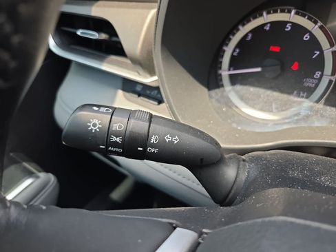 Used 2023 Toyota Highlander LE FWD image 25