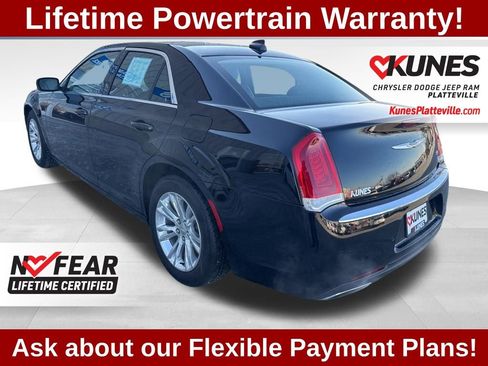 Used 2021 Chrysler 300 Touring L image 6
