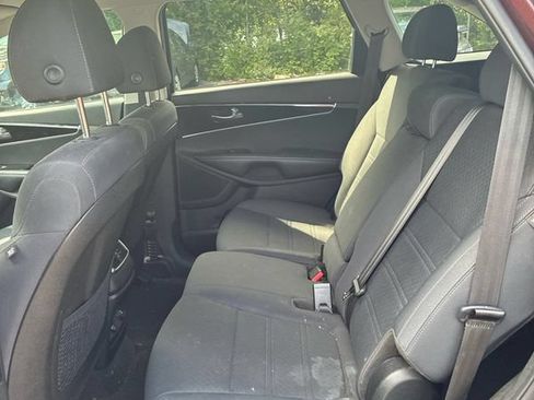 Used 2019 Kia Sorento FWD V6 image 23