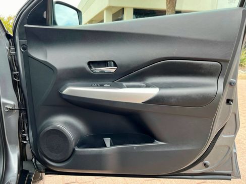 Used 2019 Nissan Kicks SR w/ SR Premium Package FWD image 18