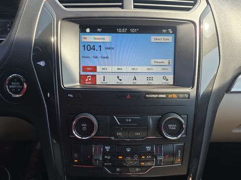 Used 2019 Ford Explorer XLT w/ Equipment Group 202A FWD image 14