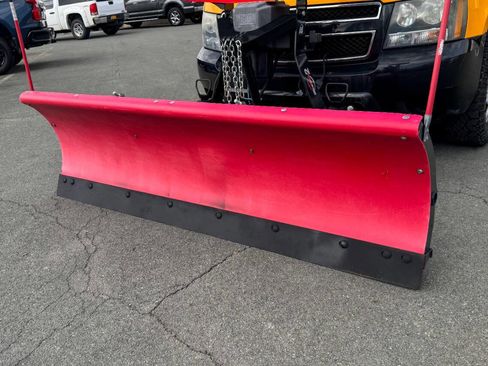 Used 2011 Chevrolet Suburban 2500 image 10