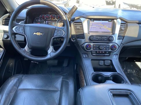 Used 2020 Chevrolet Suburban LT w/ Luxury Package AWD/4WD image 12